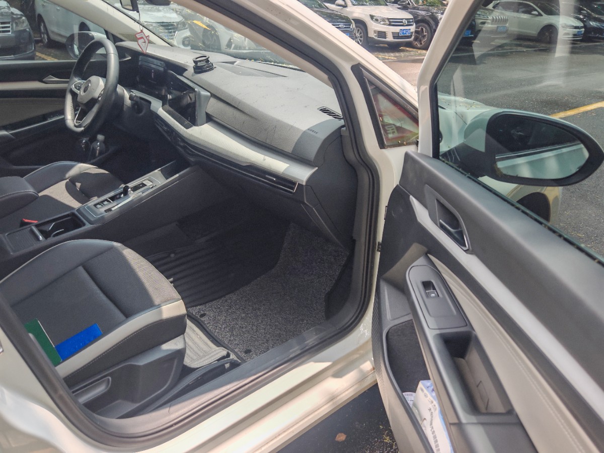 Volkswagen Golf 2023 car image #13