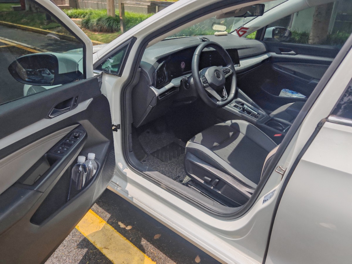Volkswagen Golf 2023 car image #16
