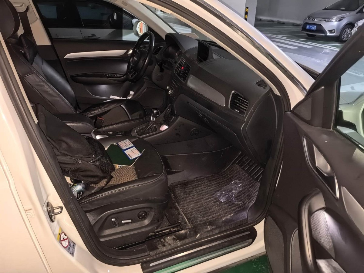Audi Q3 2018 car image #5
