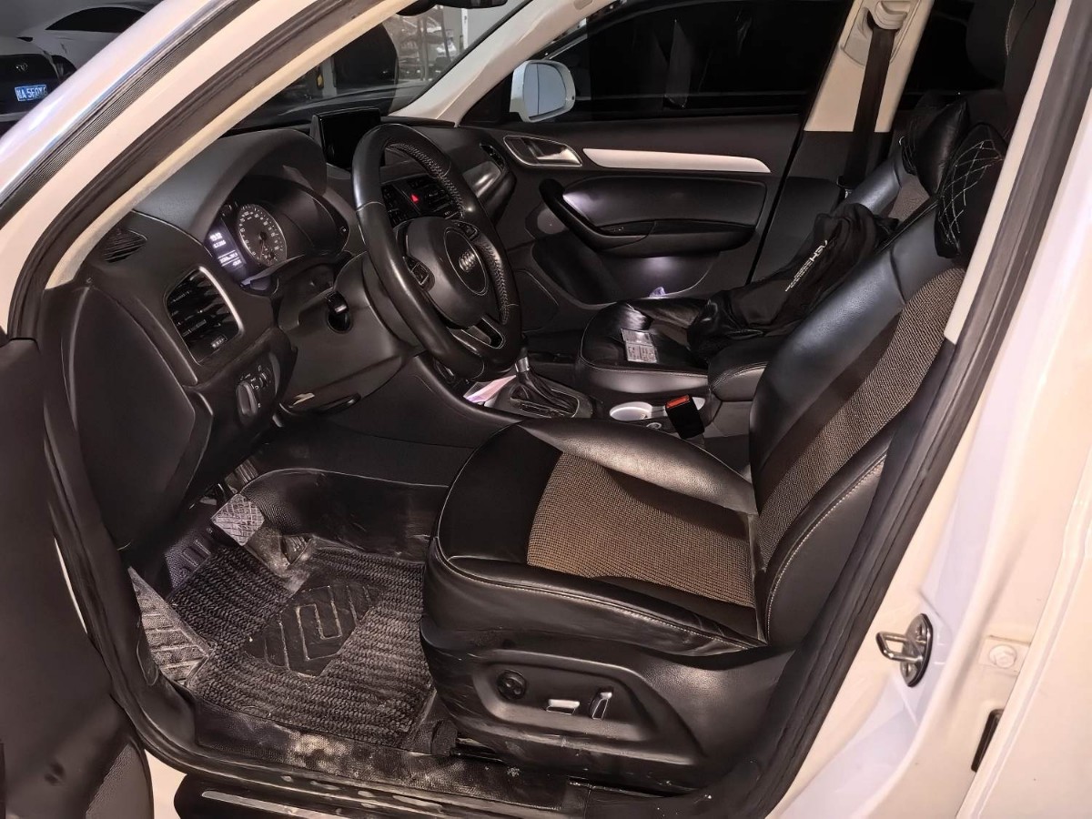 Audi Q3 2018 car image #3