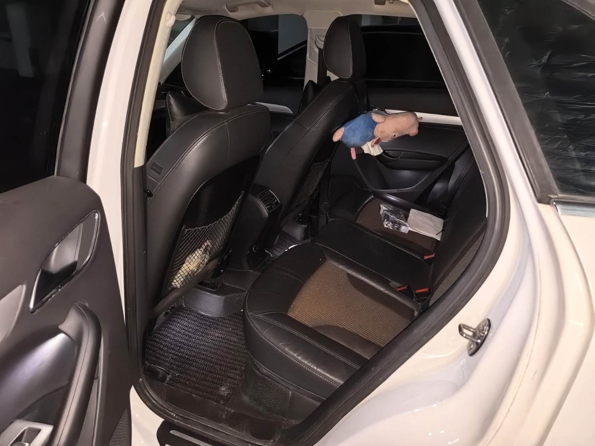 Audi Q3 2018 car image #6