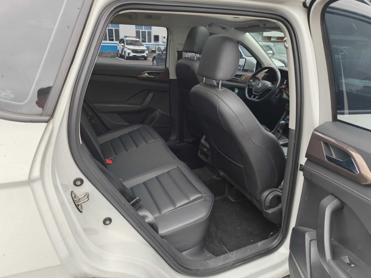 Volkswagen Tharu 2023 car image #5