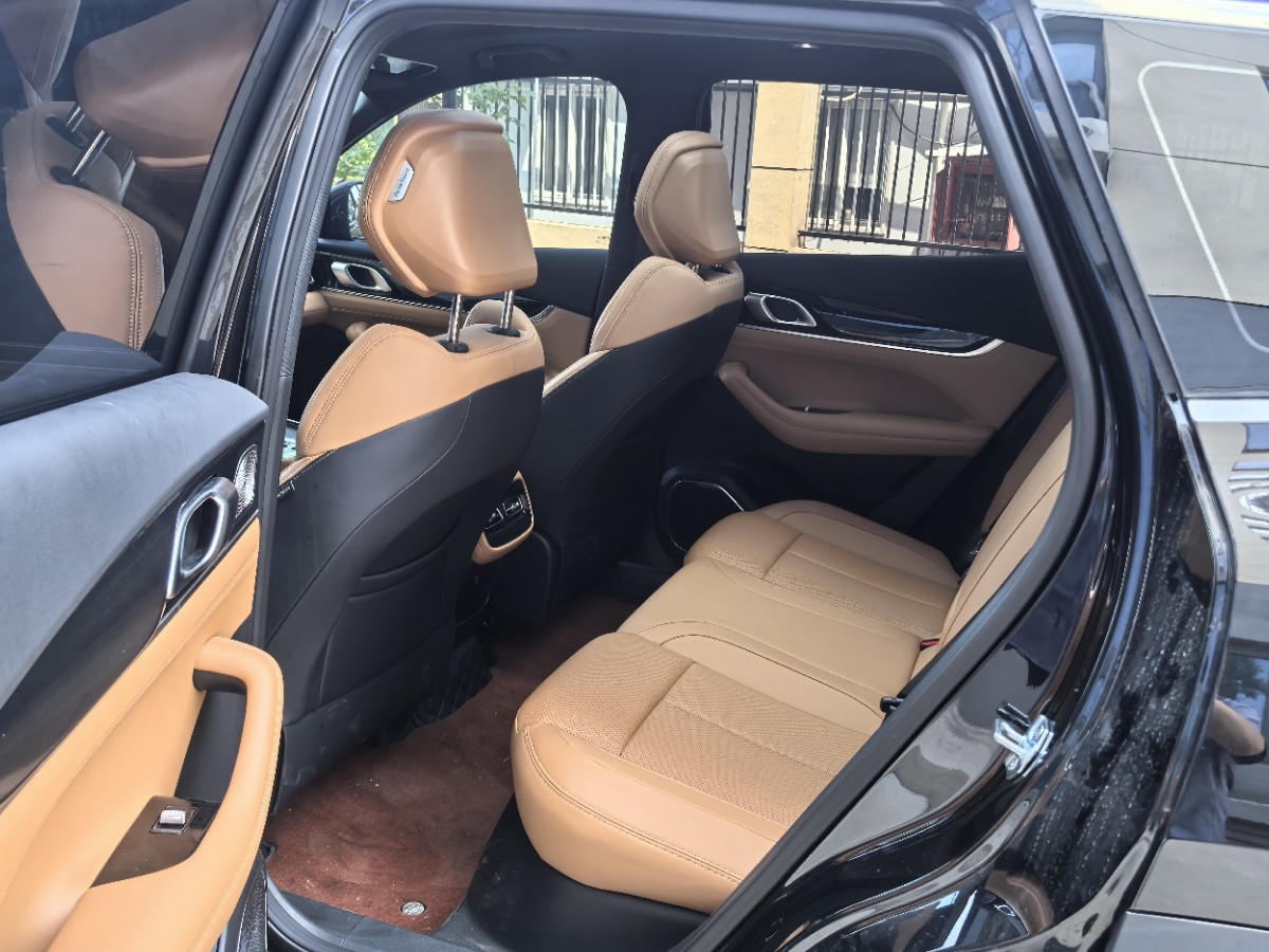 GEELY Boyue L 2025 car image #8