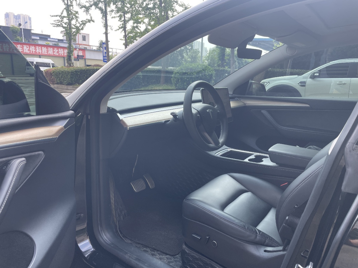 Tesla Model Y 2022 #4 Tesla Model Y 2022 car image #4