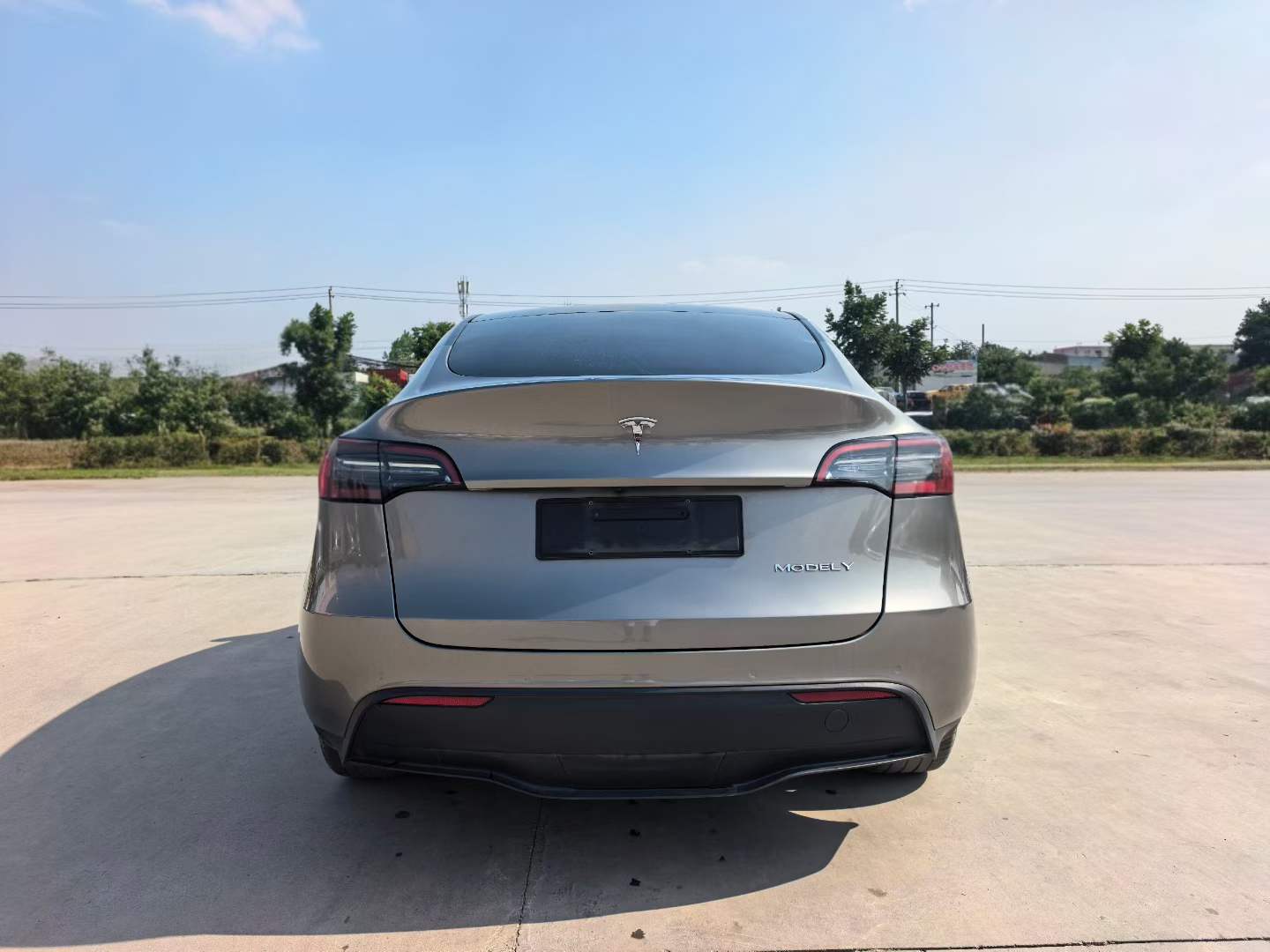 Tesla Model Y 2022 #6 Tesla Model Y 2022 car image #6