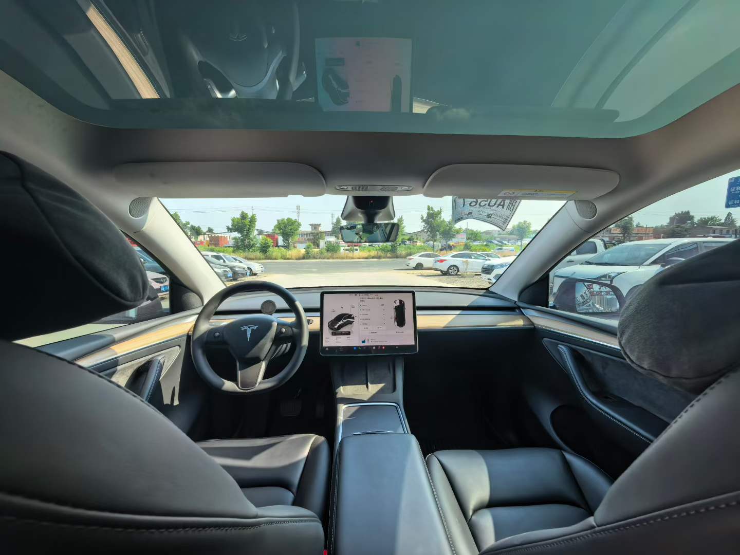 Tesla Model Y 2022 #4 Tesla Model Y 2022 car image #4