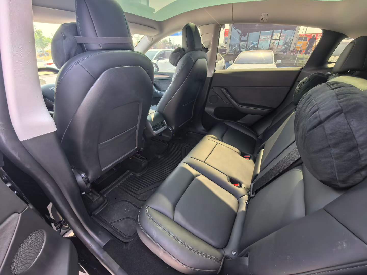 Tesla Model Y 2022 #8 Tesla Model Y 2022 car image #8