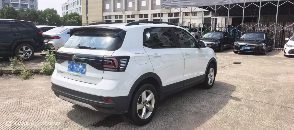 Volkswagen T-Cross 2024 car image #3