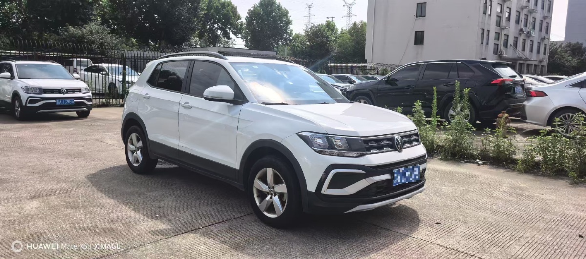 Volkswagen T-Cross 2024 car image #2