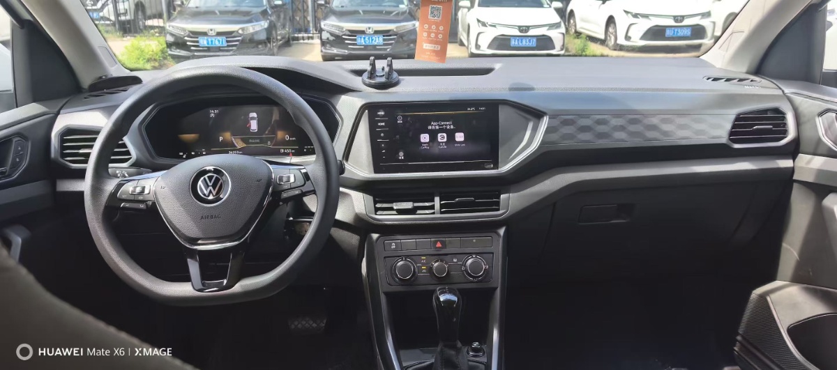 Volkswagen T-Cross 2024 car image #7