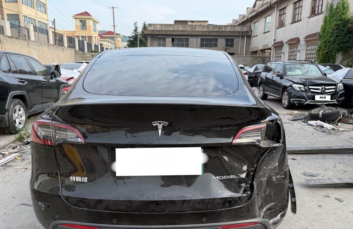 Tesla Model Y 2022 #5 Tesla Model Y 2022 car image #5