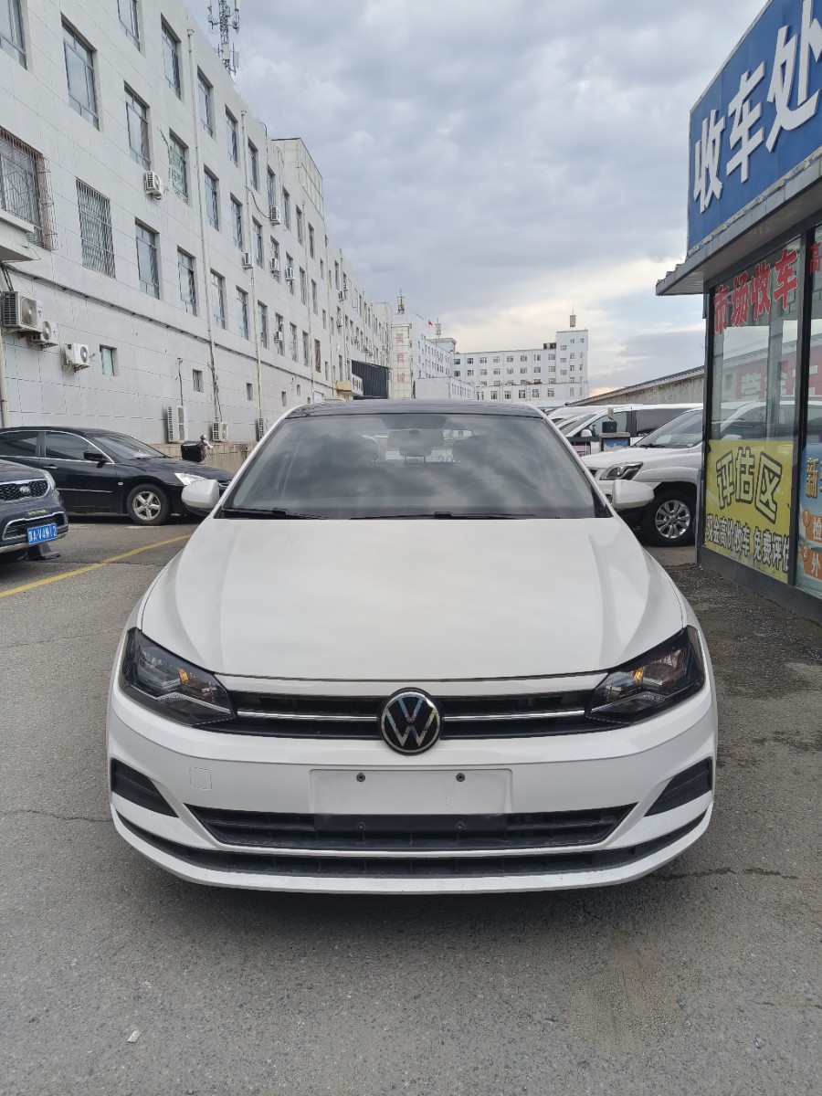 Volkswagen Polo 2021 car image #2