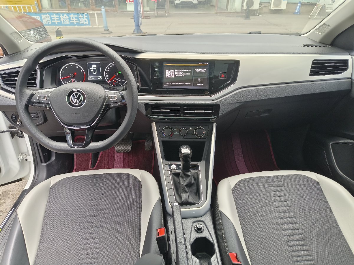Volkswagen Polo 2021 car image #9