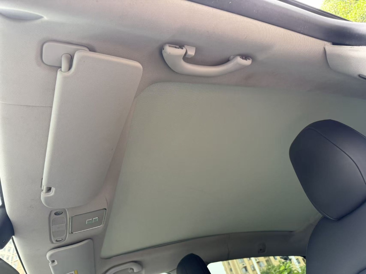 Tesla Model Y 2022 car image #4