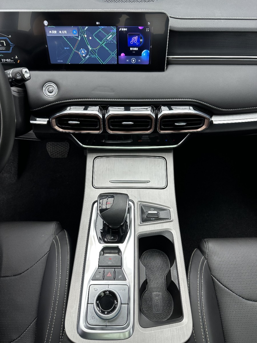 Jetour X70 PLUS 2022 car image #14