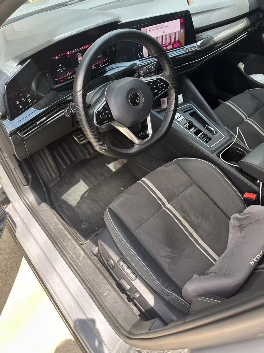 Volkswagen Golf 2023 car image #3