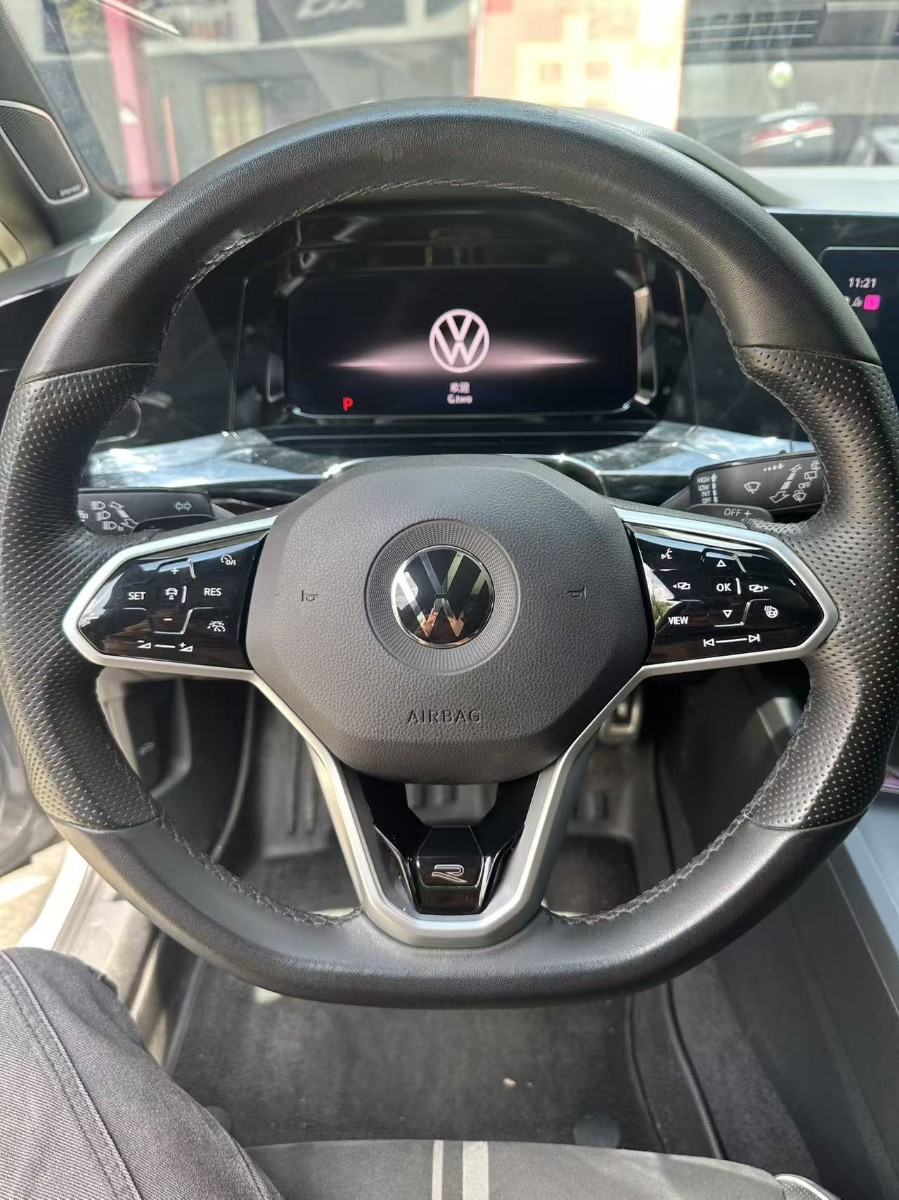 Volkswagen Golf 2023 car image #4