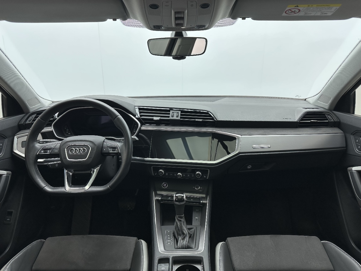 Audi Q3 2022 car image #7