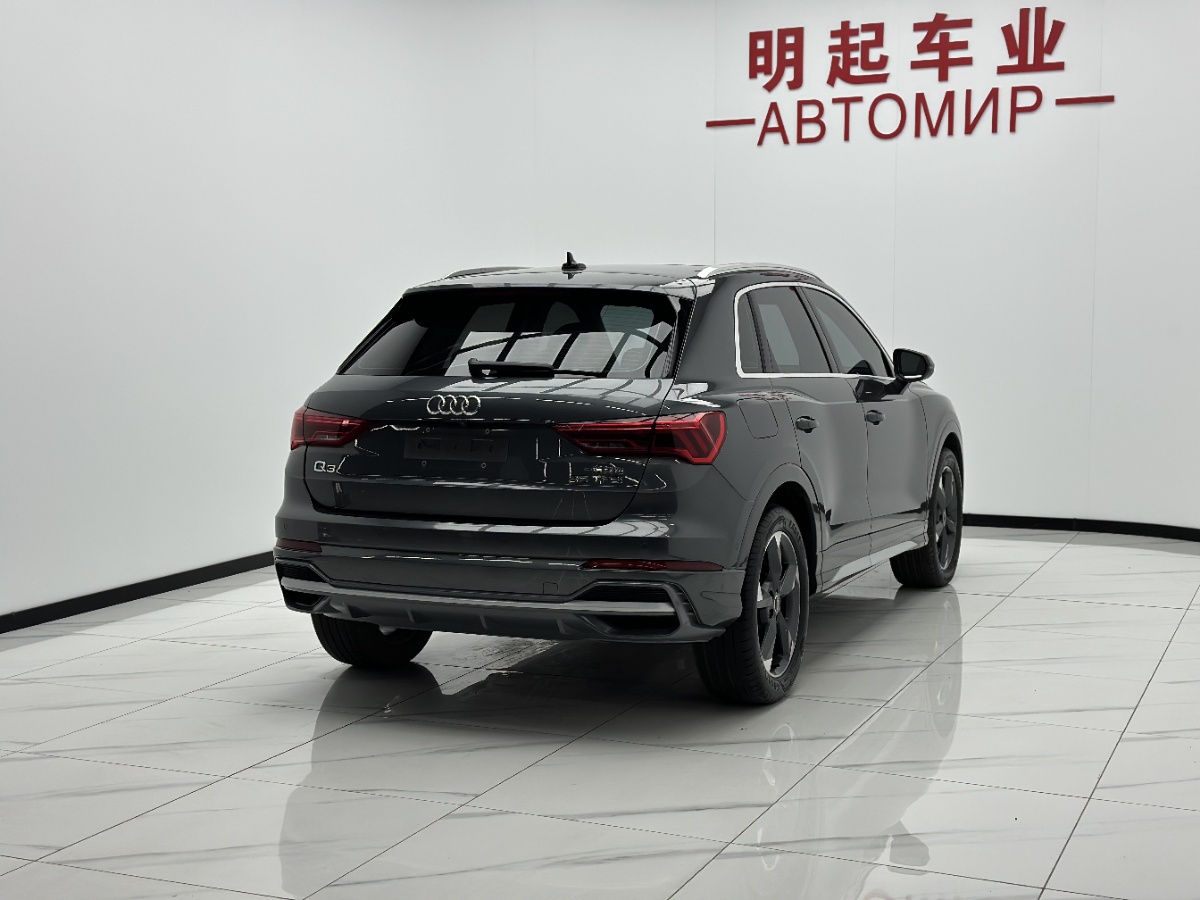 Audi Q3 2022 car image #9