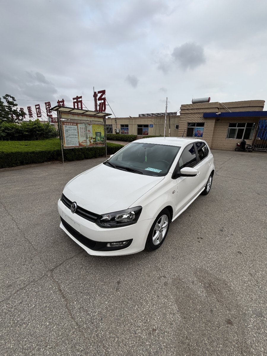 Volkswagen Polo 2012 car image 