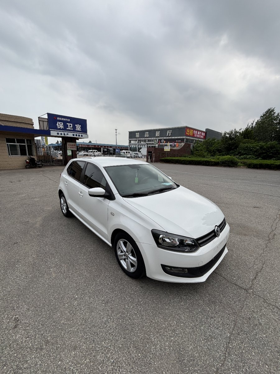 Volkswagen Polo 2012 car image #3