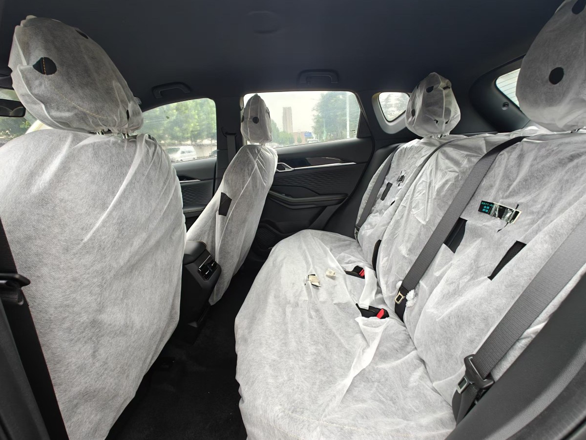 GEELY Coolray 2026 car image #5