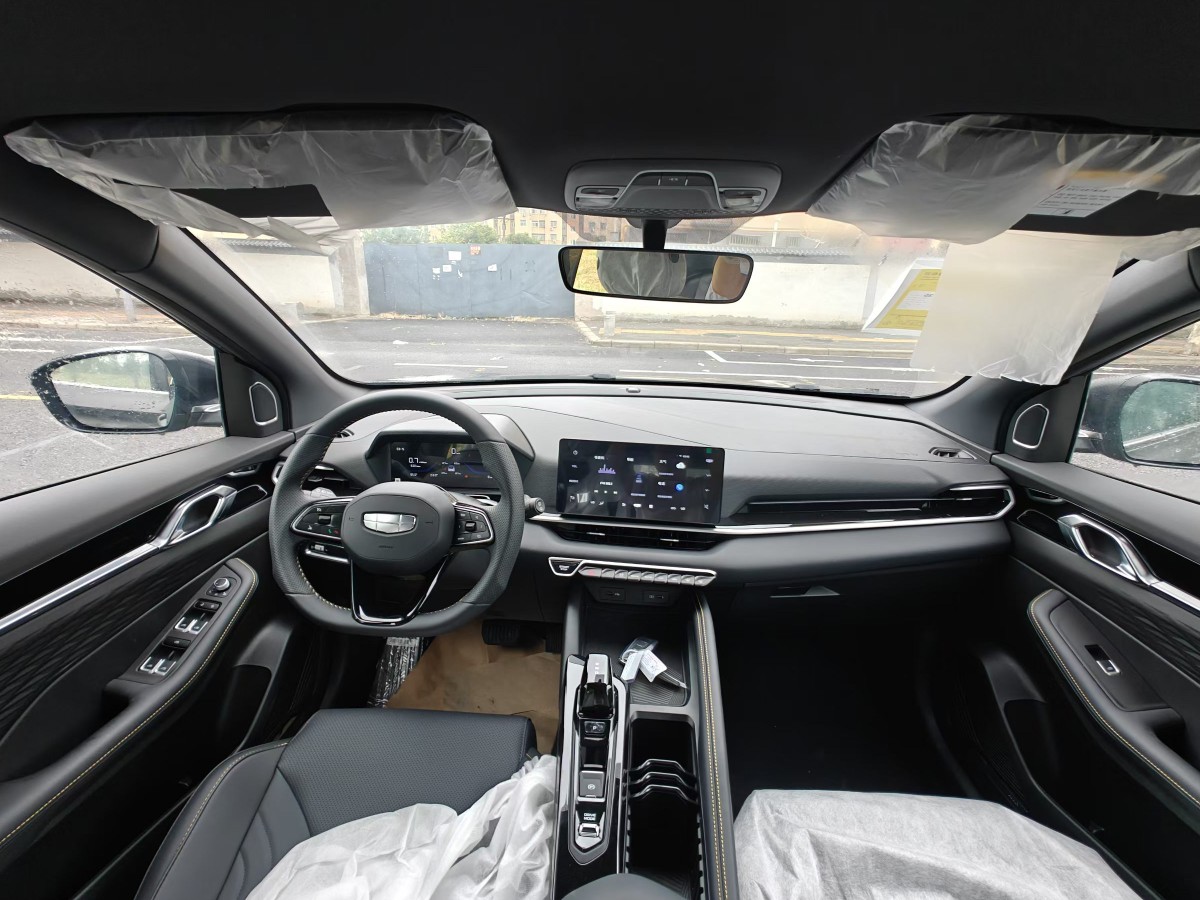 GEELY Coolray 2026 car image #4