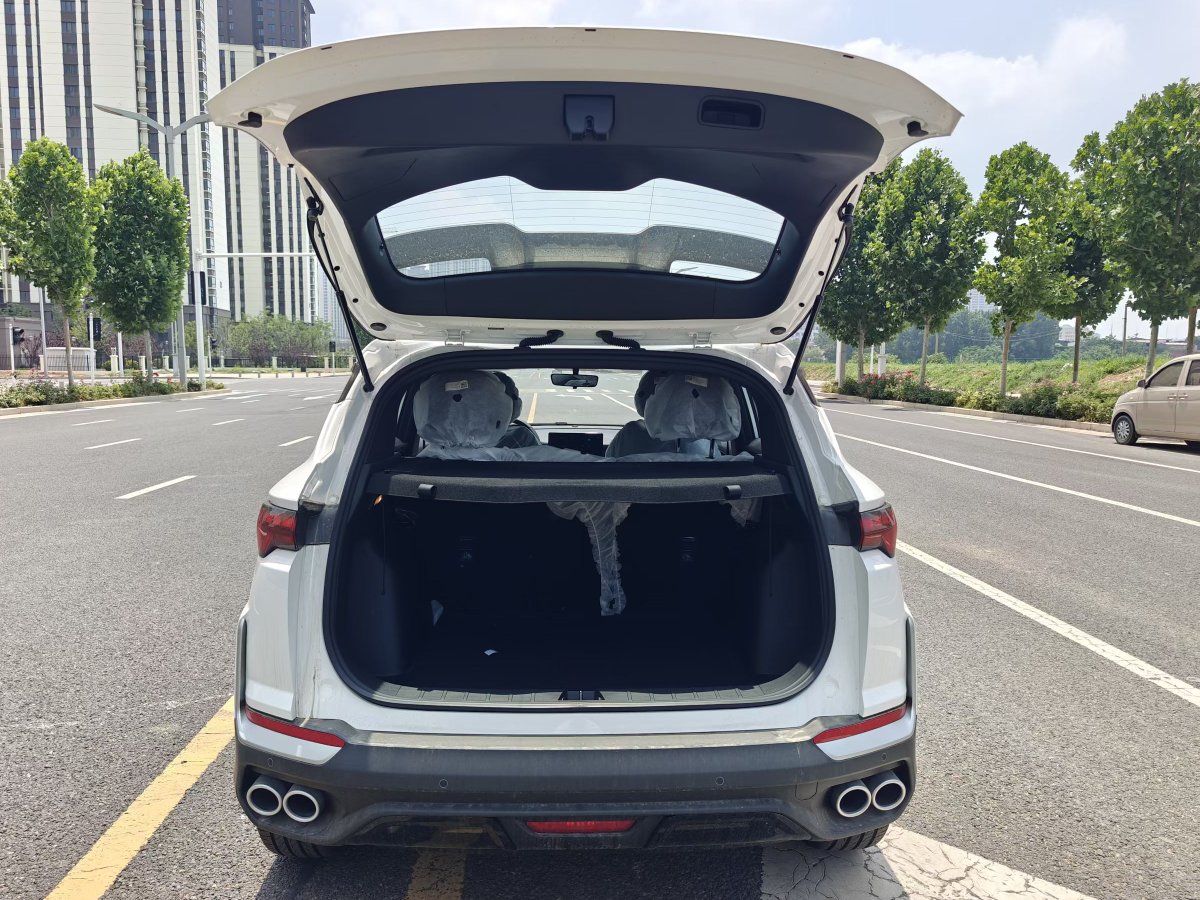 GEELY Coolray 2026 car image #8
