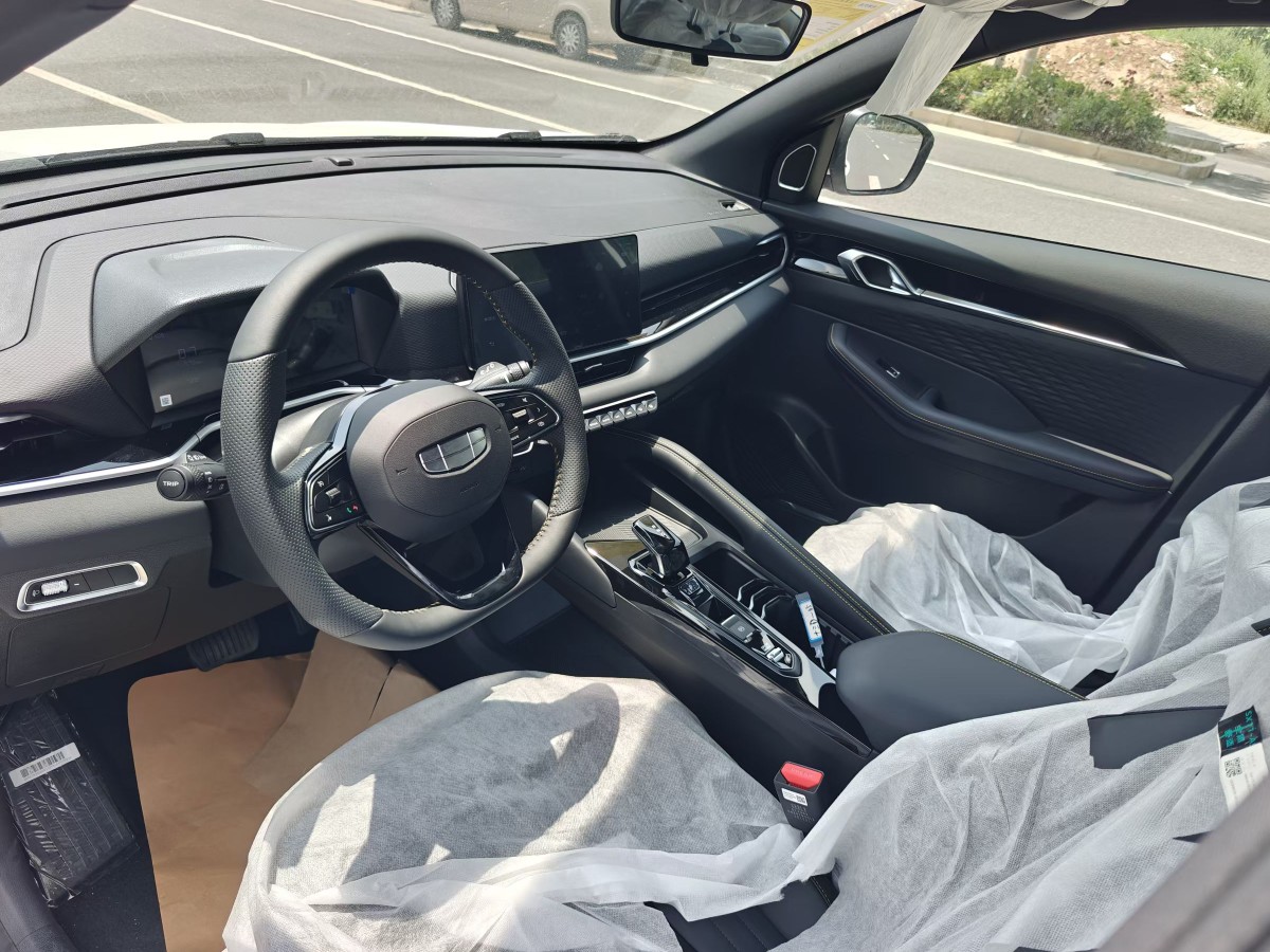 GEELY Coolray 2026 car image #6