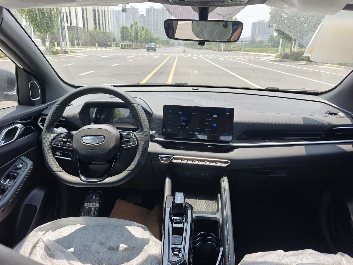 GEELY Coolray 2026 car image #5