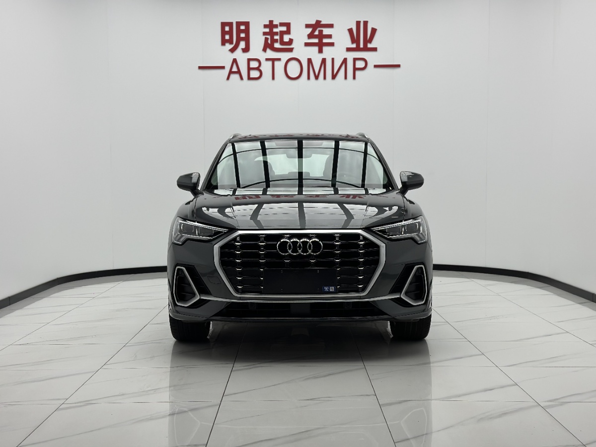 Audi Q3 2023 car image #2