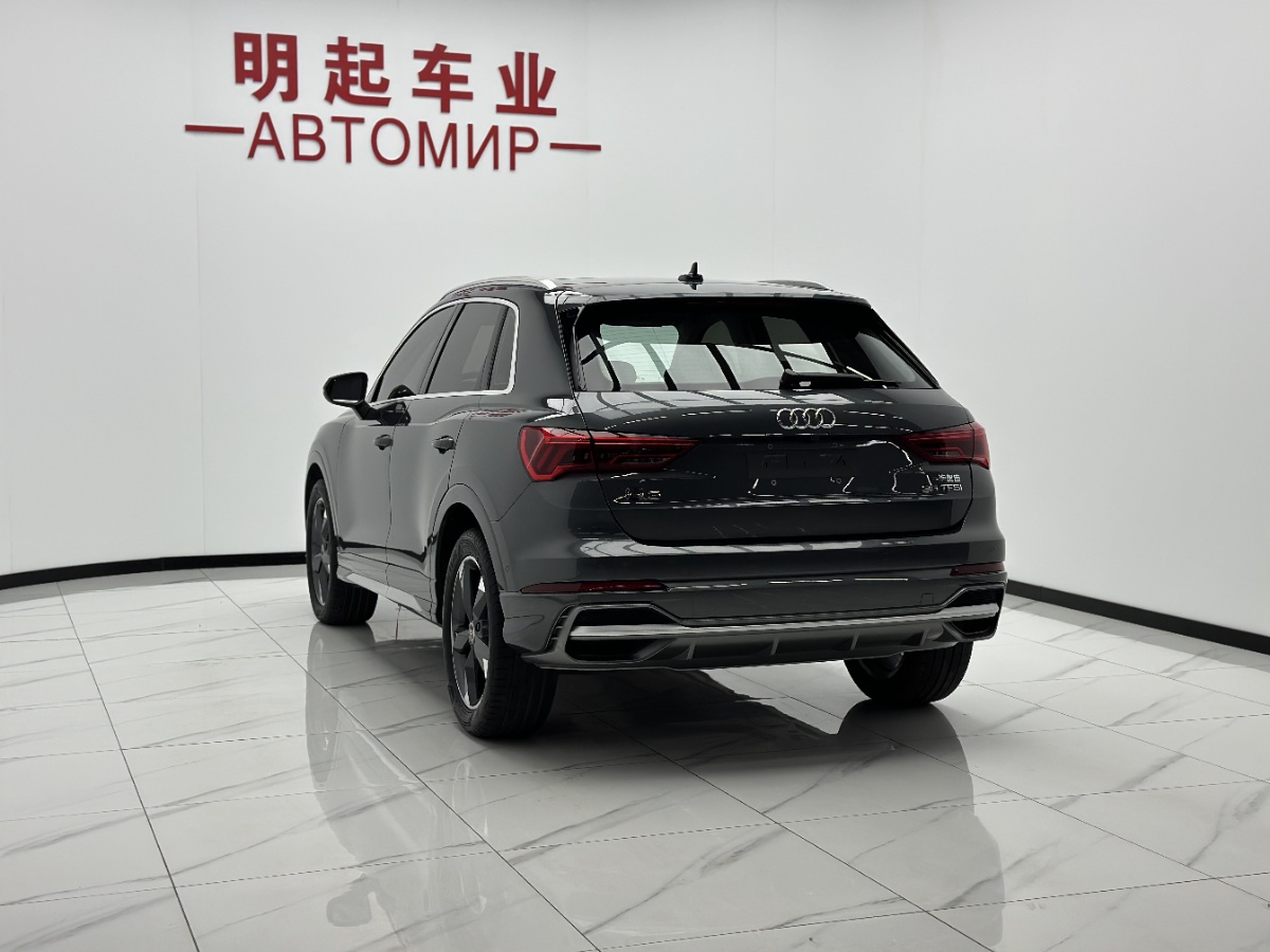 Audi Q3 2023 car image #8