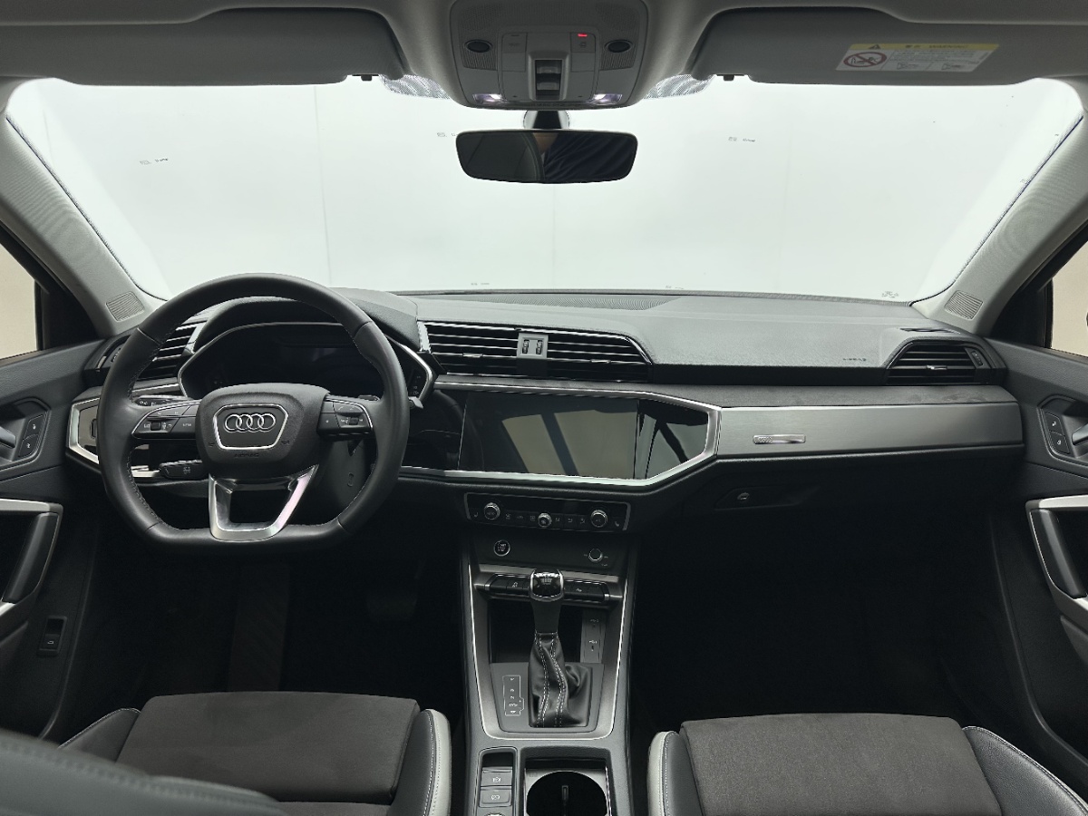 Audi Q3 2023 car image #7