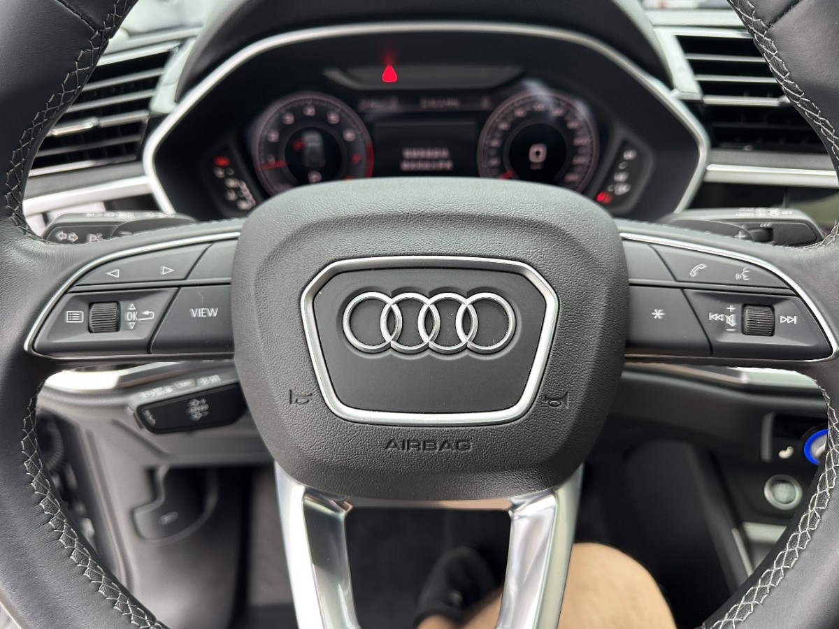 Audi Q3 2023 car image #13