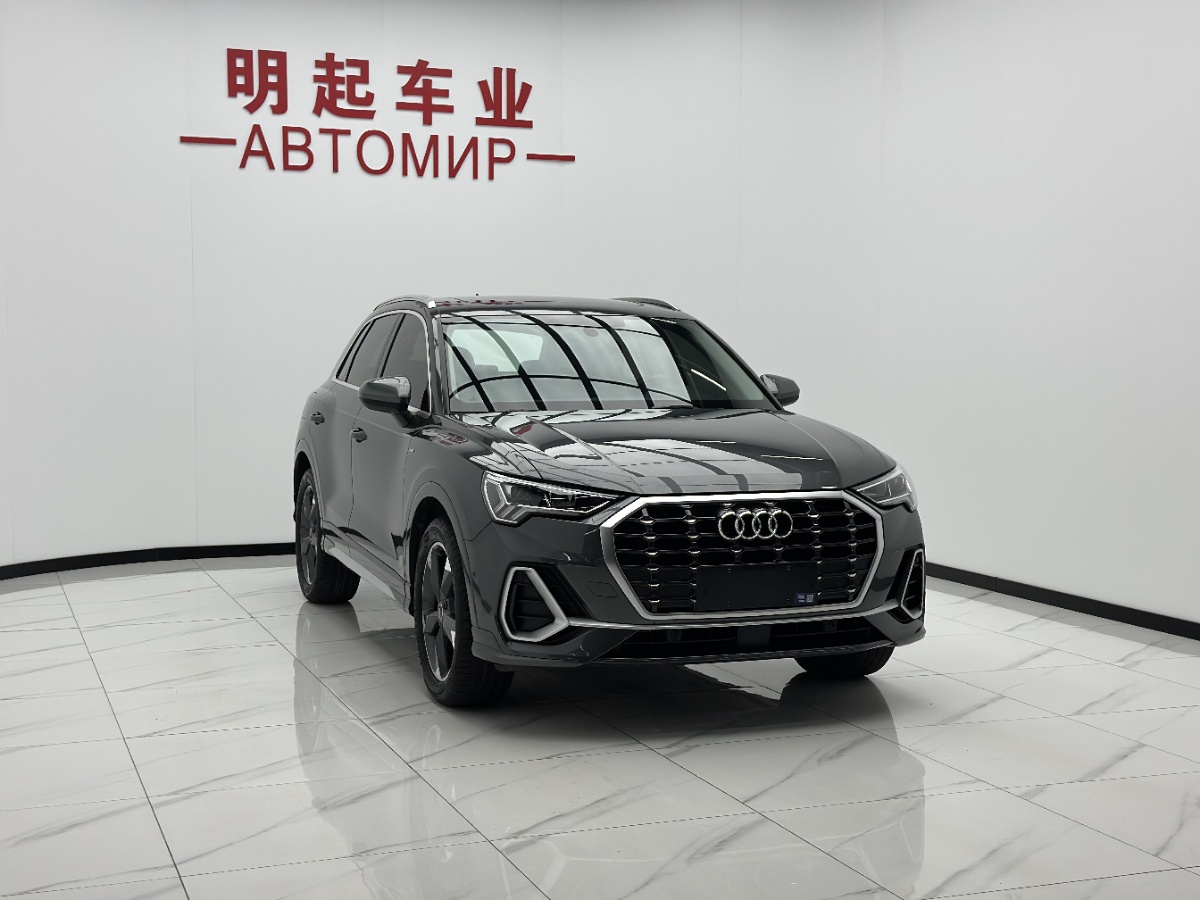 Audi Q3 2023 car image #3