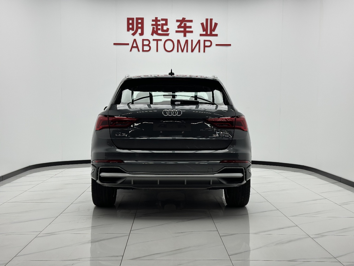 Audi Q3 2023 car image #10