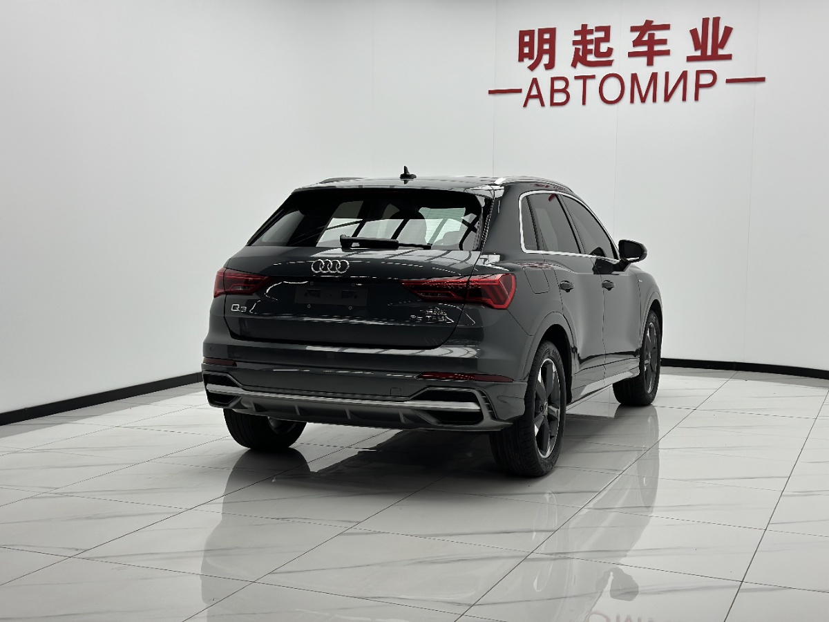 Audi Q3 2023 car image #9
