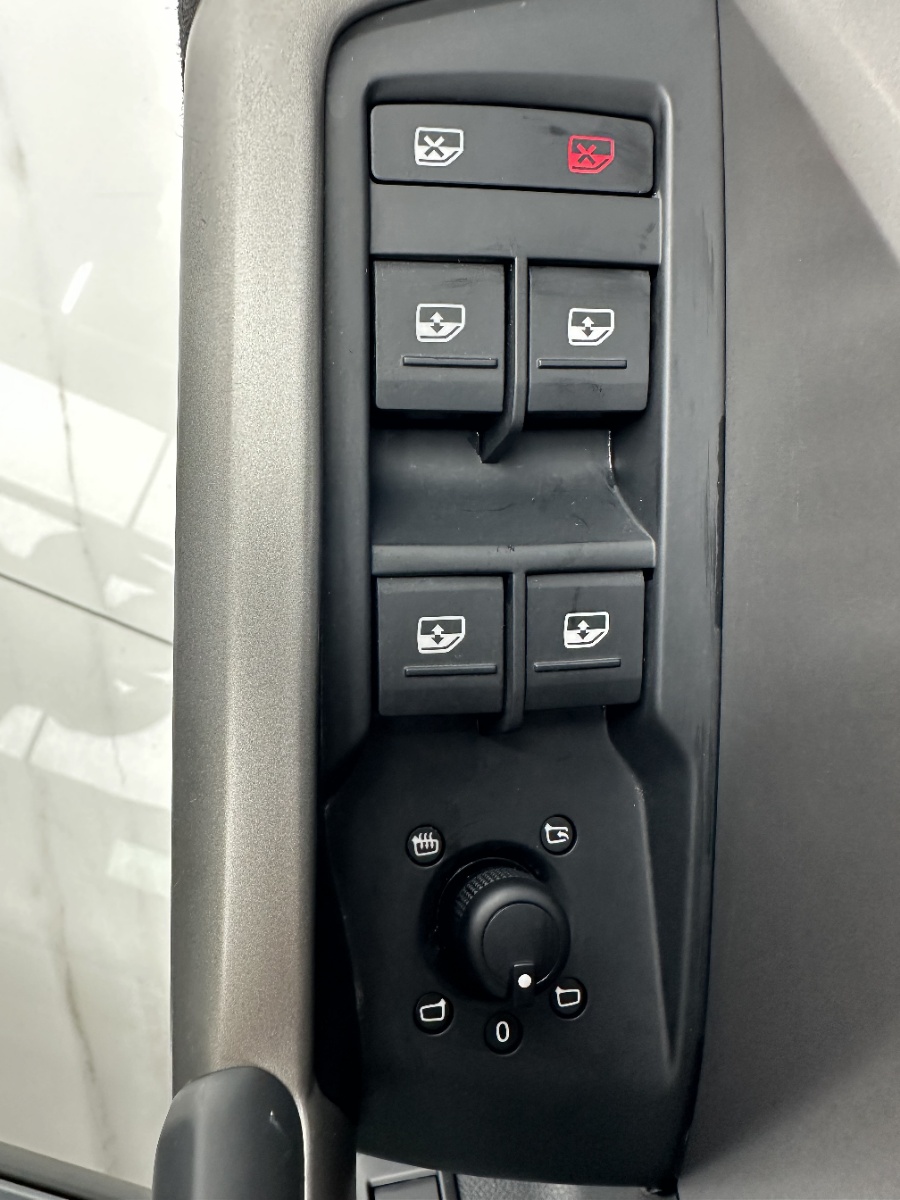 Audi Q3 2023 car image #12