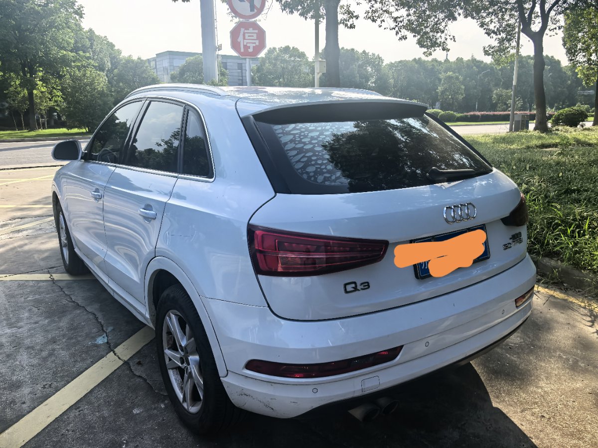 Audi Q3 2016 car image #2
