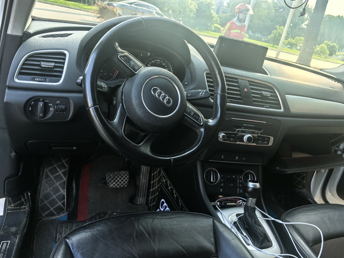 Audi Q3 2016 car image #6