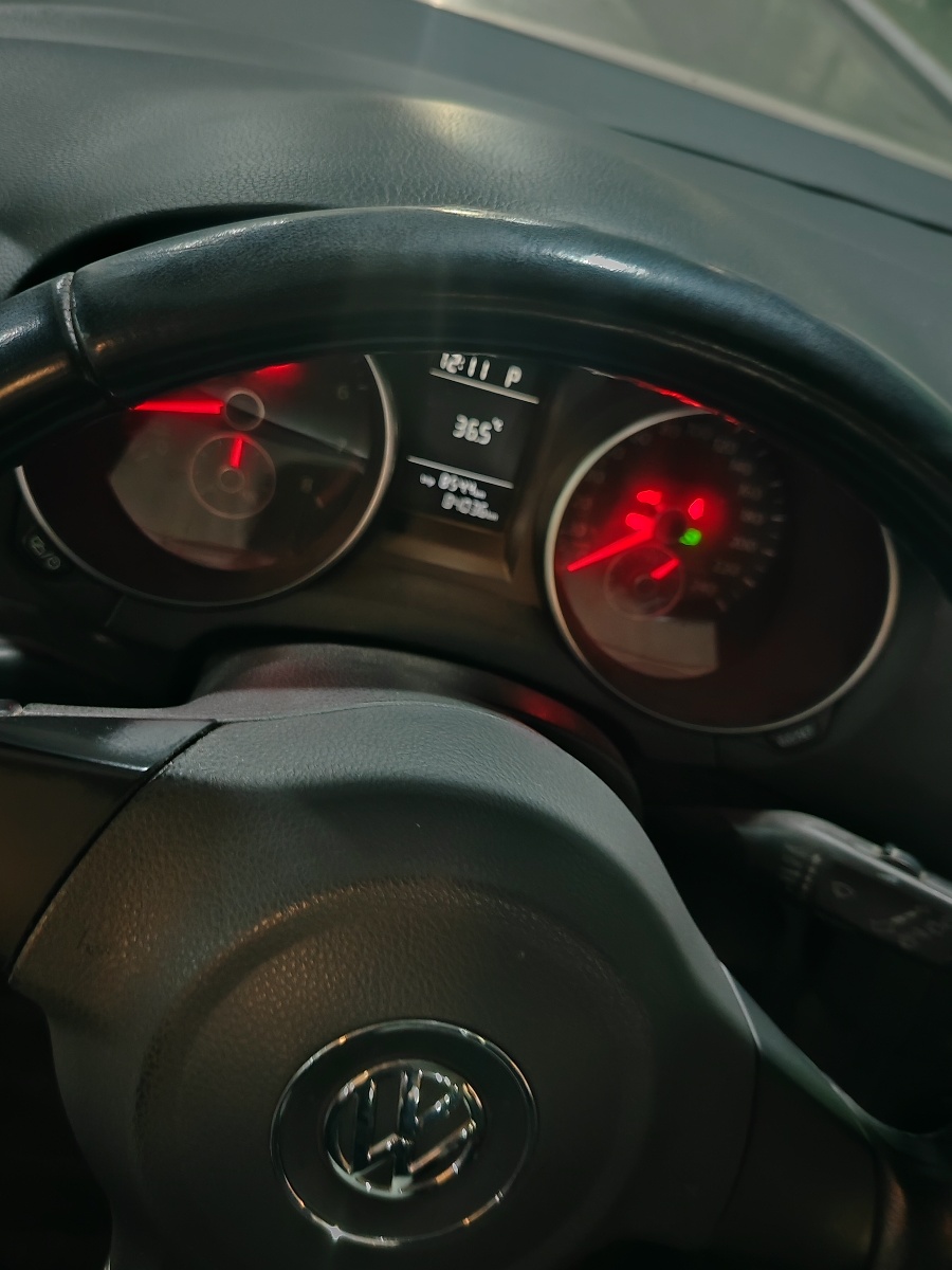 Volkswagen Golf 2013 car image #2
