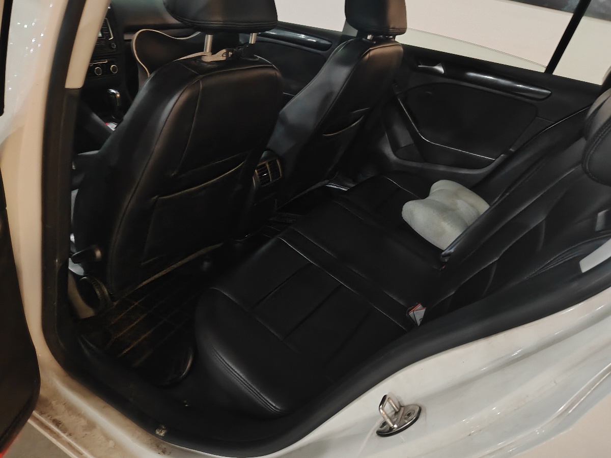 Volkswagen Golf 2013 car image #4