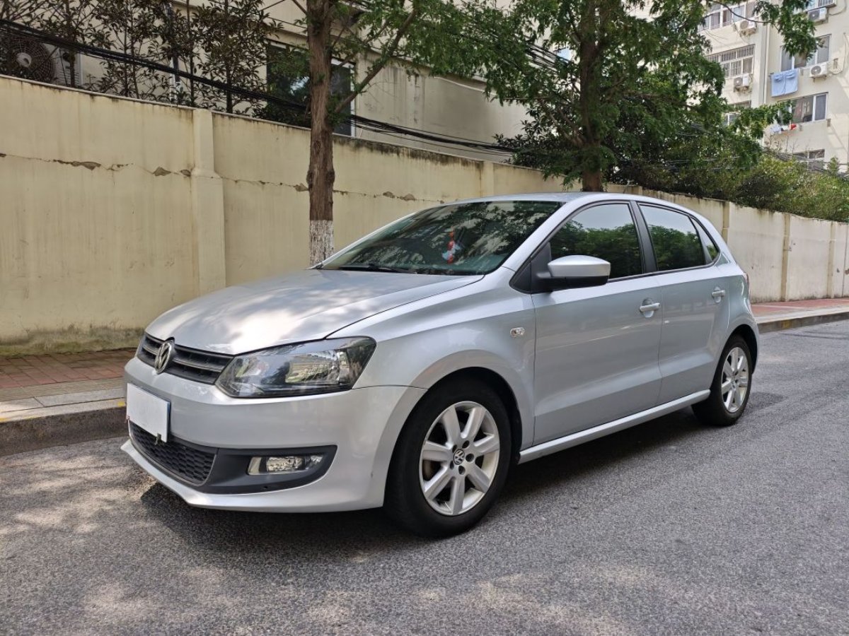 Volkswagen Polo 2011 Volkswagen Polo 2011 car image