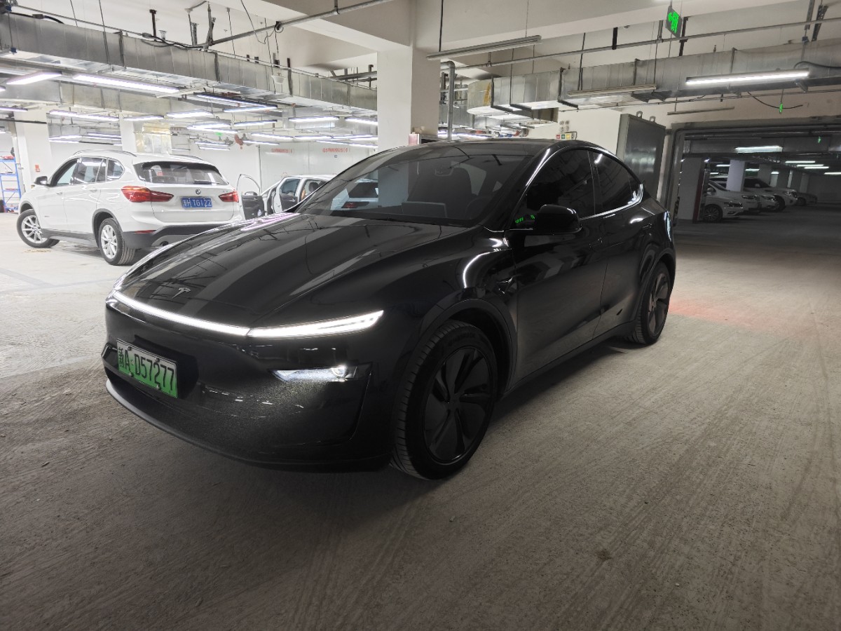 Tesla Model Y 2025 Tesla Model Y 2025 immagine di auto