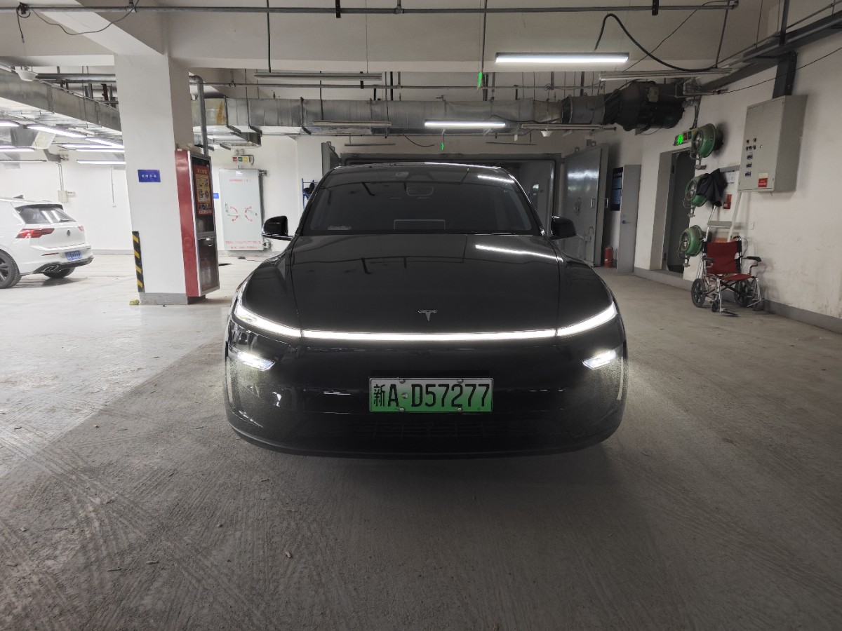 Tesla Model Y 2025 #2 Tesla Model Y 2025 immagine di auto #2