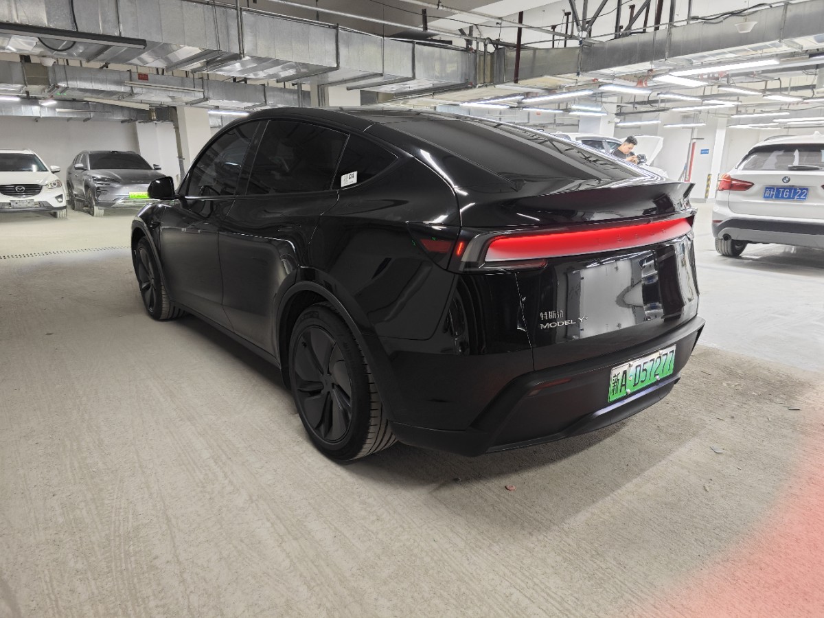Tesla Model Y 2025 #7 Tesla Model Y 2025 immagine di auto #7
