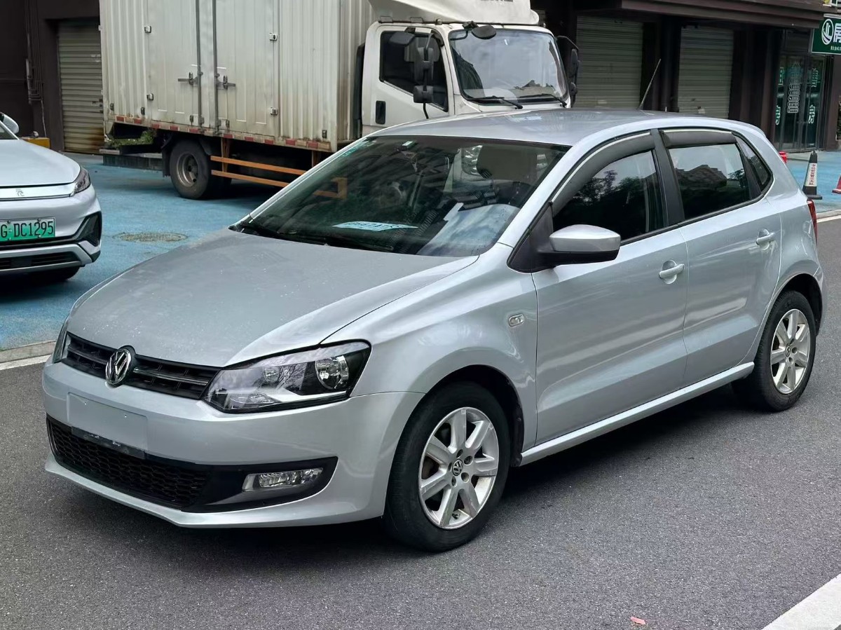 Volkswagen Polo 2014 Volkswagen Polo 2014 car image