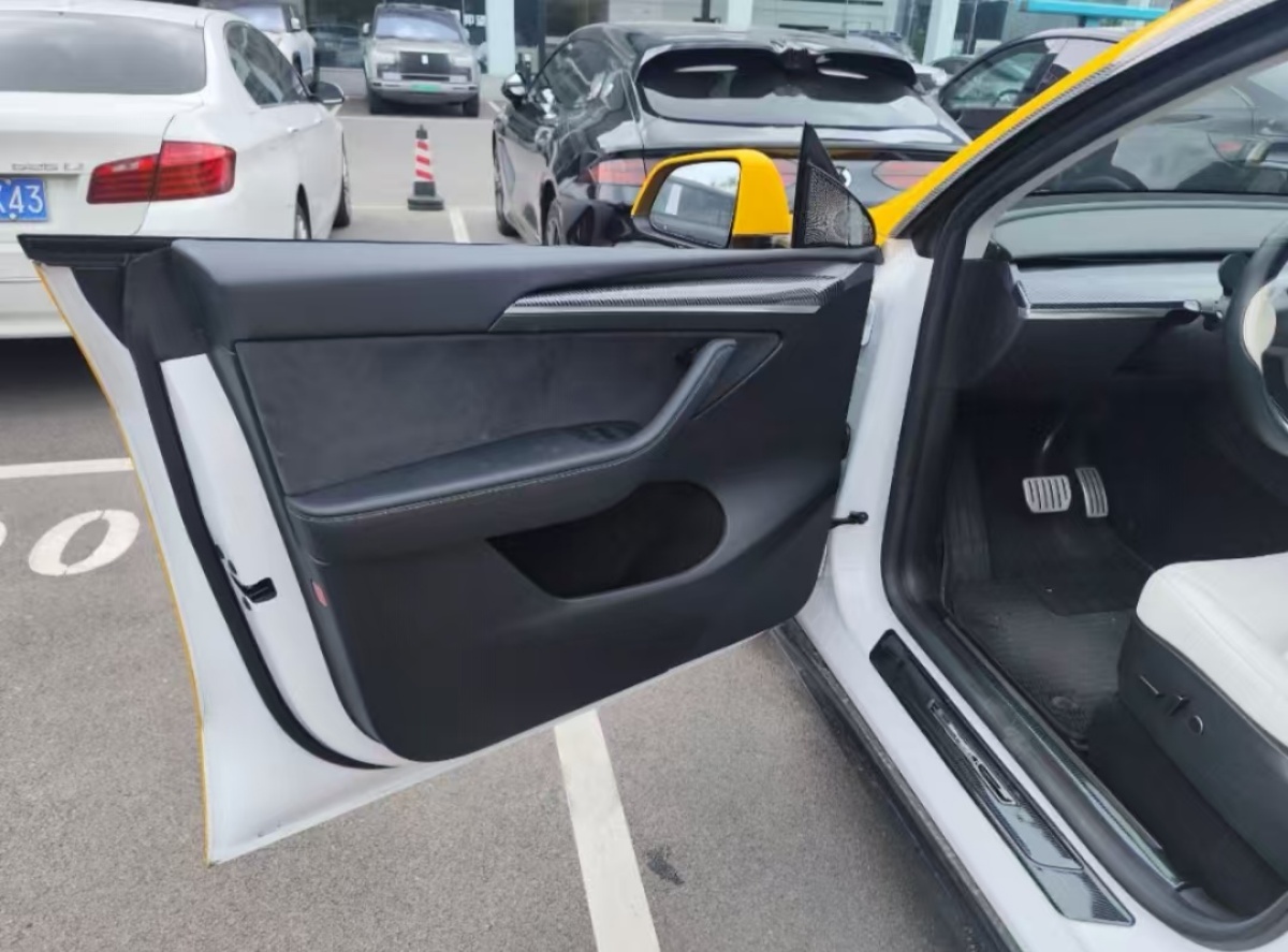Tesla Model Y 2022 #5 Tesla Model Y 2022 car image #5