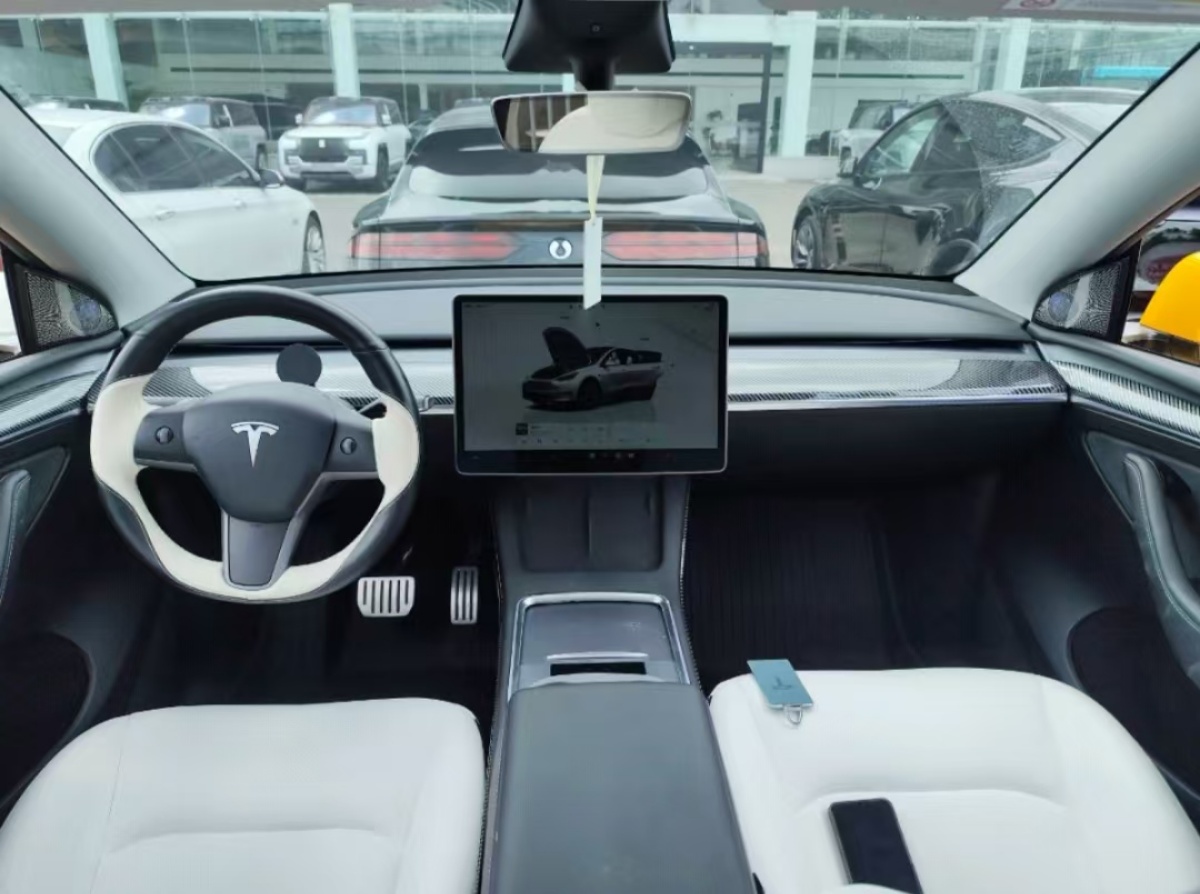 Tesla Model Y 2022 #4 Tesla Model Y 2022 car image #4