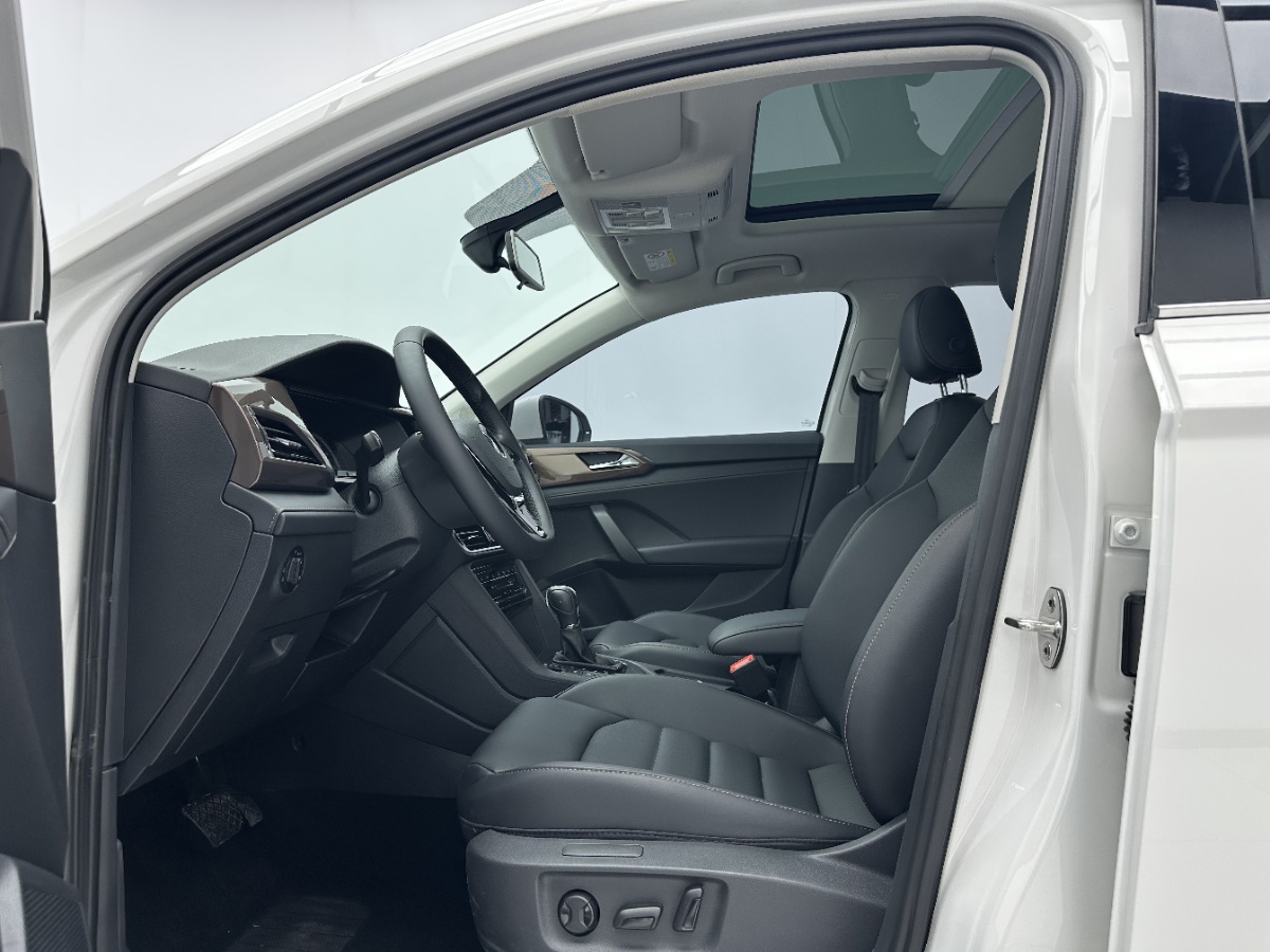 Volkswagen Tharu 2022 car image #5